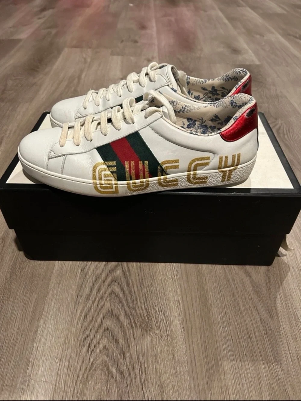 Gucci White Leather Sneakers with Red & Green Stripe and Gold Logo